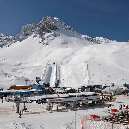 Hotel Odalys Le Rond Point Des Pistes 2*